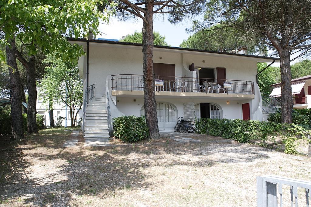 Ba - Villa Stella - 3 Apartments- Lignano Sabbiadoro Extérieur photo